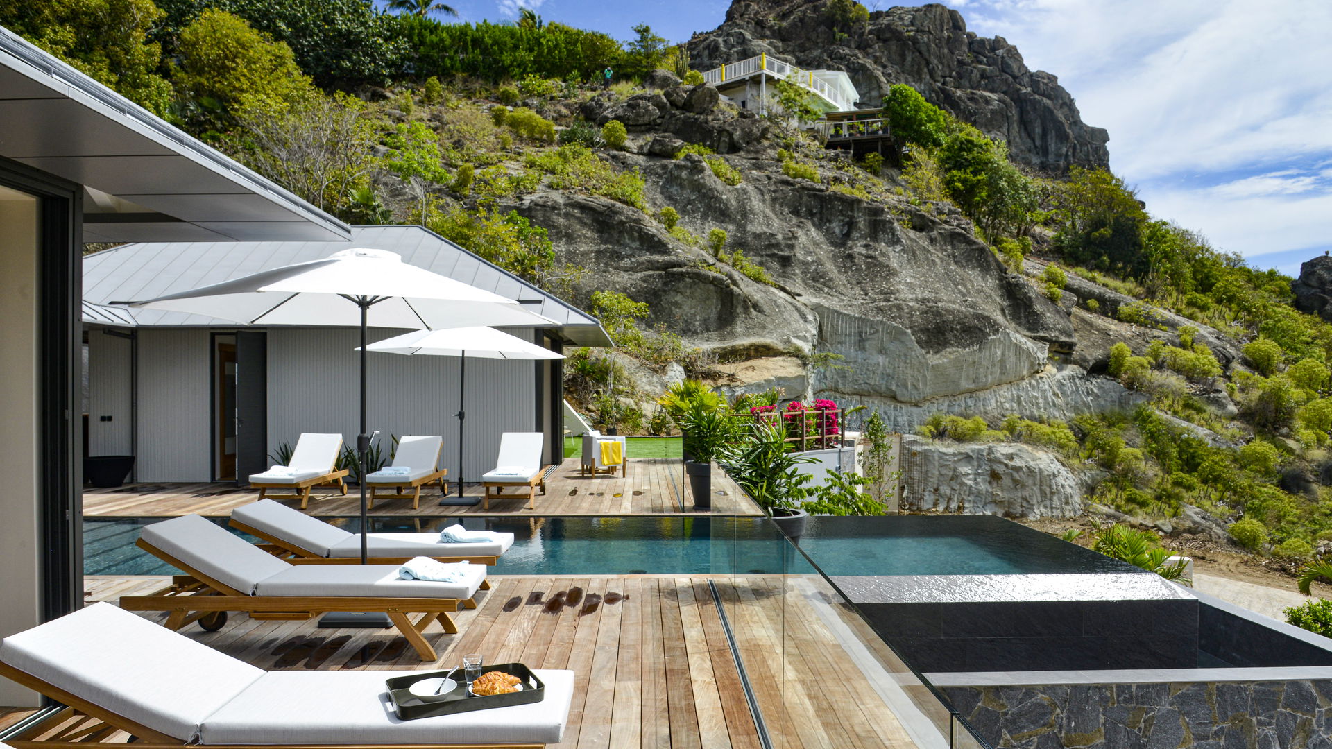 POOL & TERRACE
