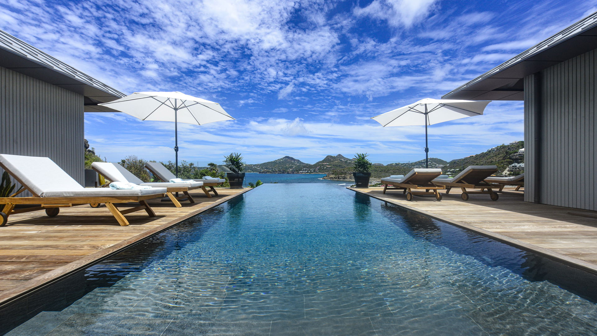 POOL & TERRACE