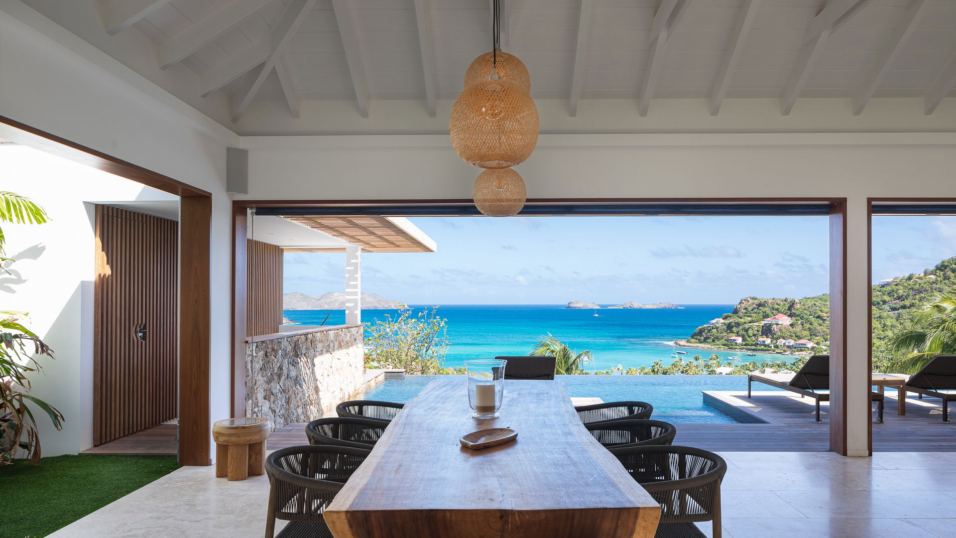 KITCHEN & DINING AREA