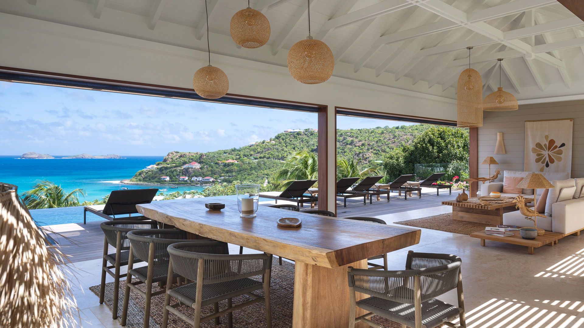 KITCHEN & DINING AREA