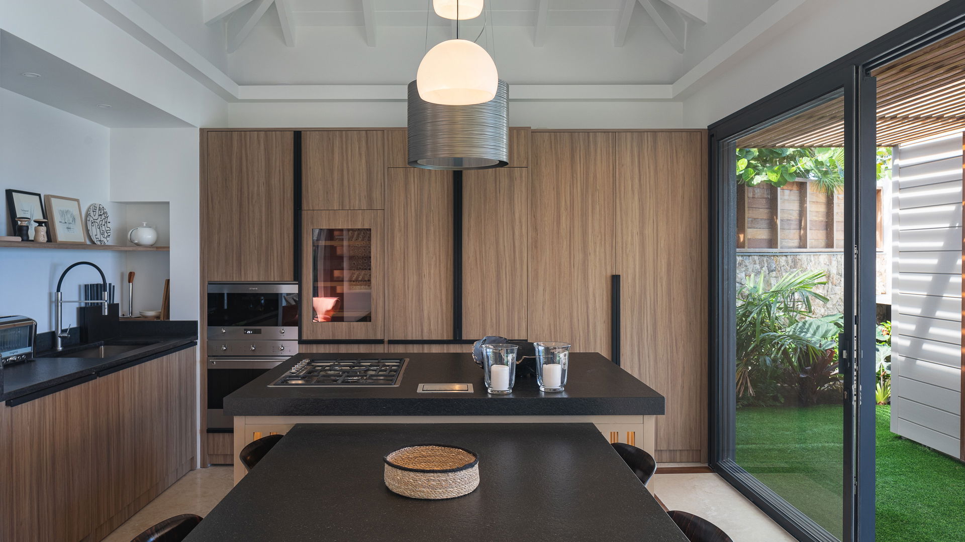 KITCHEN & DINING AREA