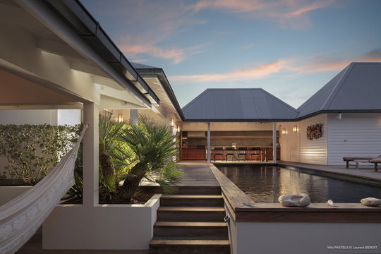 VILLA PASTEL BY NIGHT 2