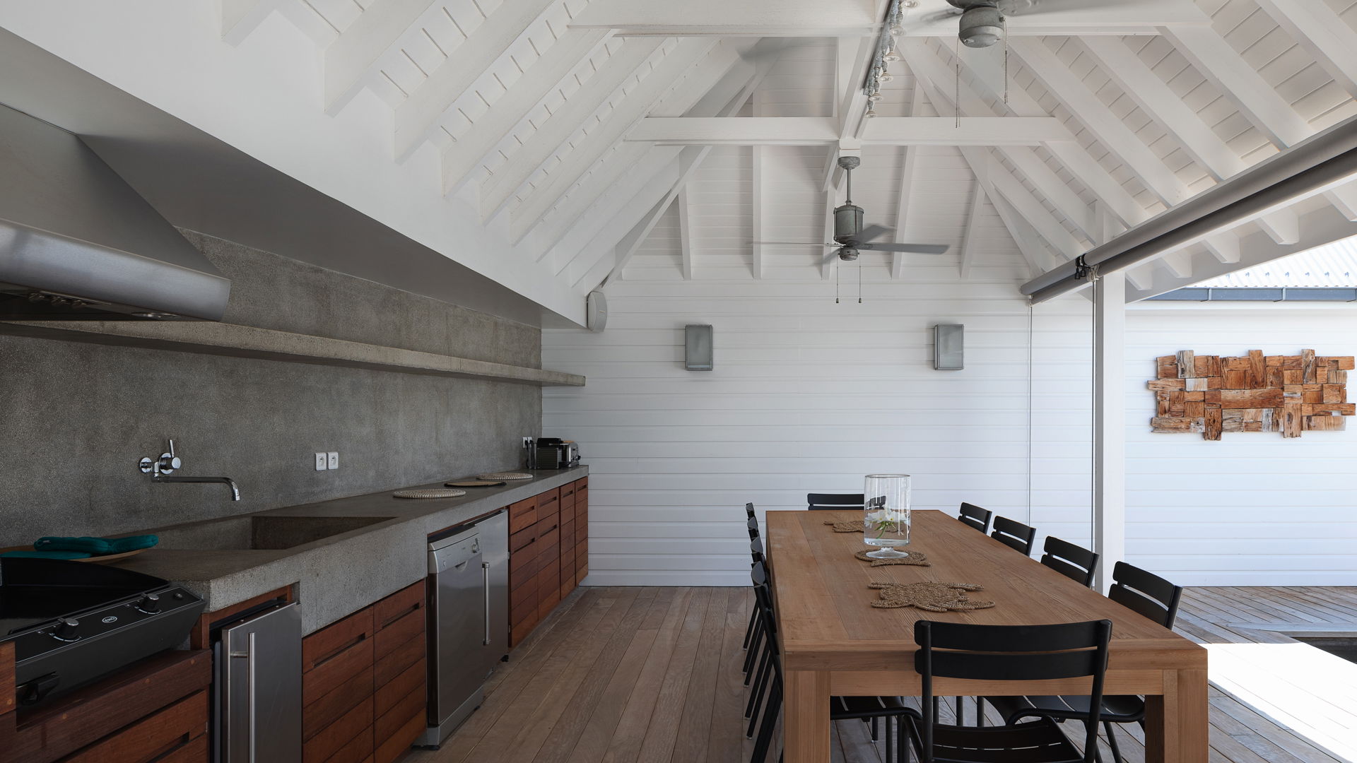 KITCHEN & DINING AREA