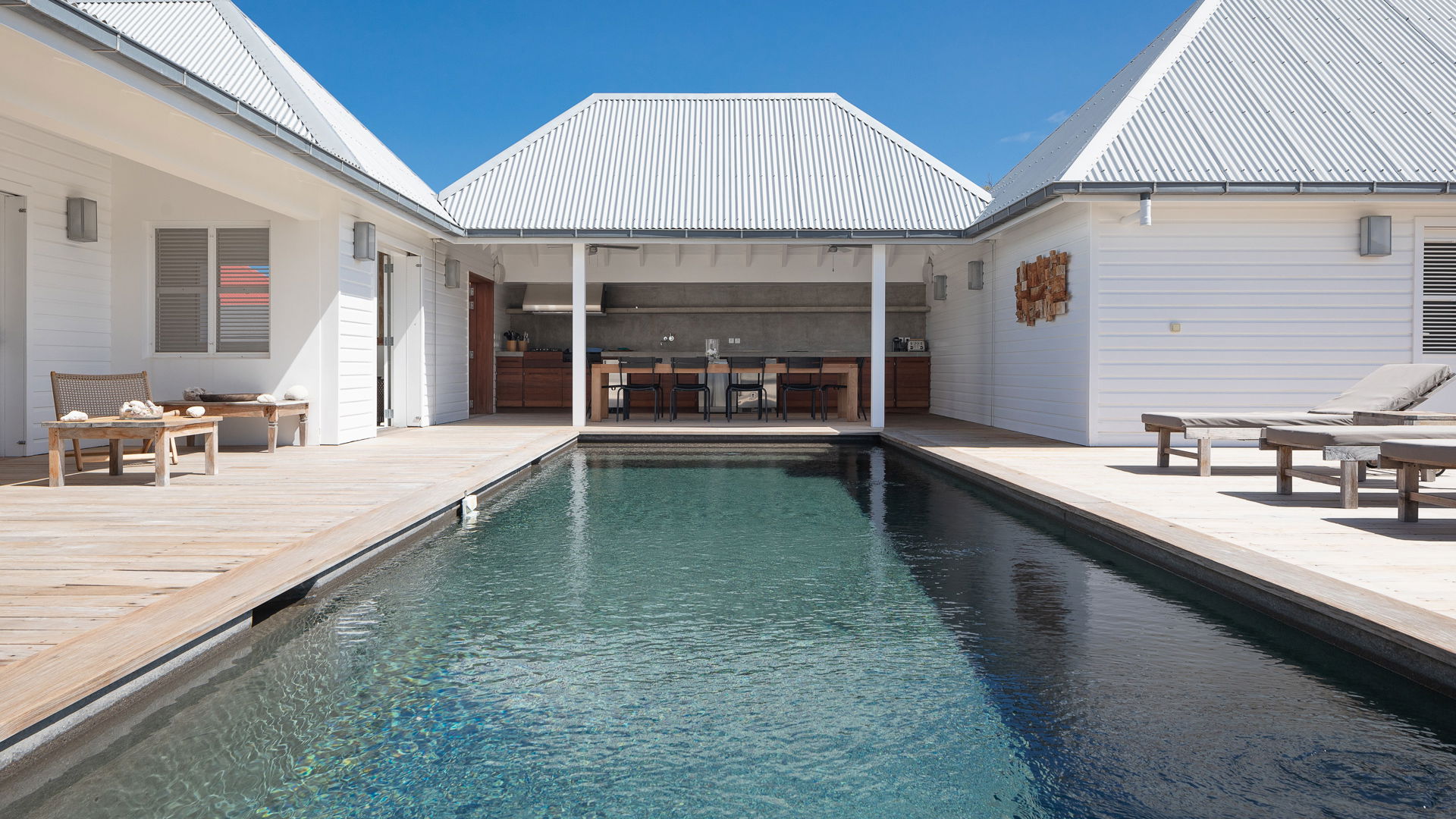 POOL & TERRACE