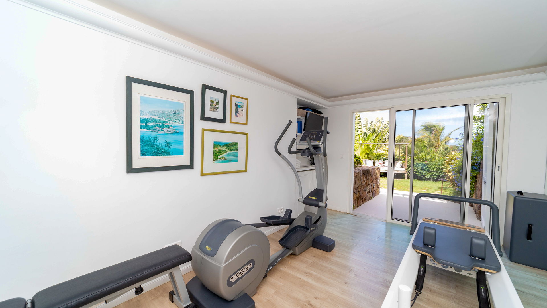 FITNESS ROOM