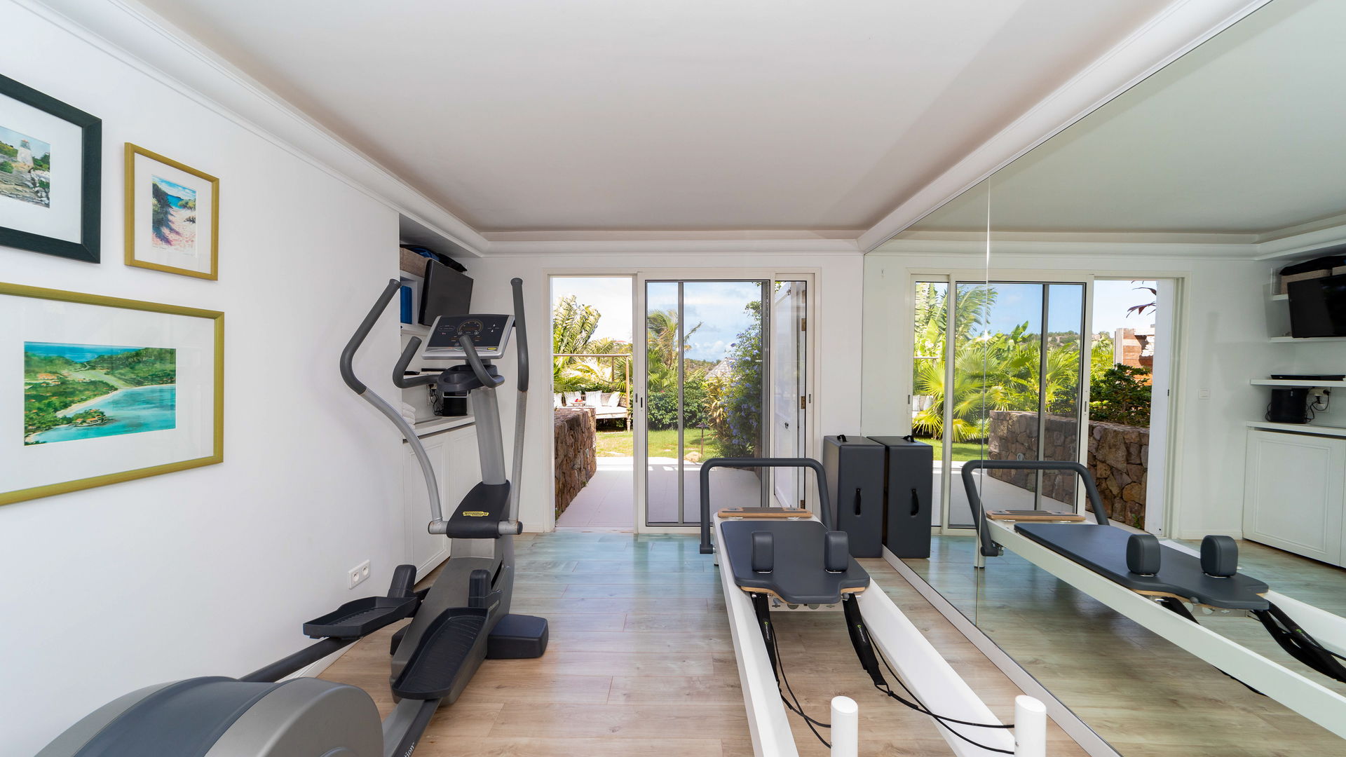 FITNESS ROOM