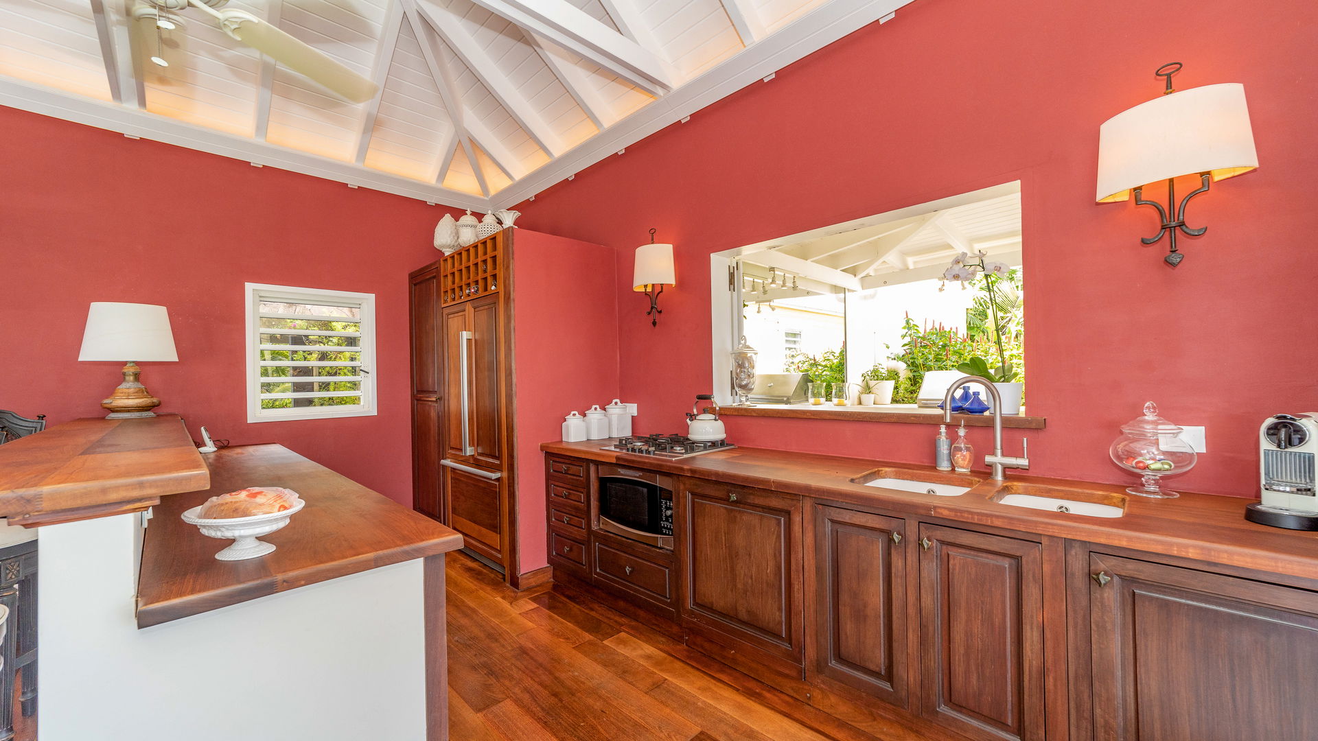 KITCHEN & DINING AREA
