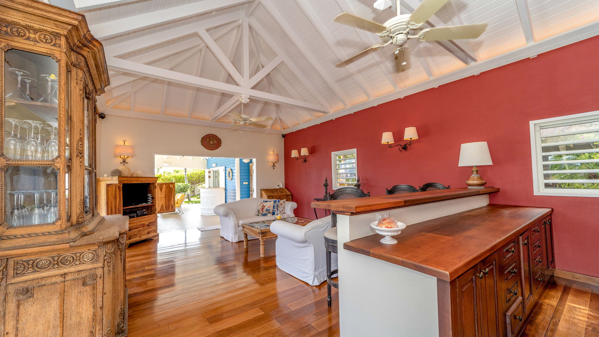 KITCHEN & DINING AREA