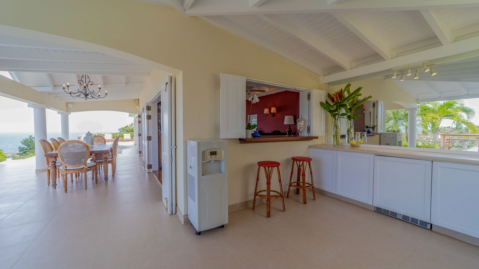KITCHEN & DINING AREA