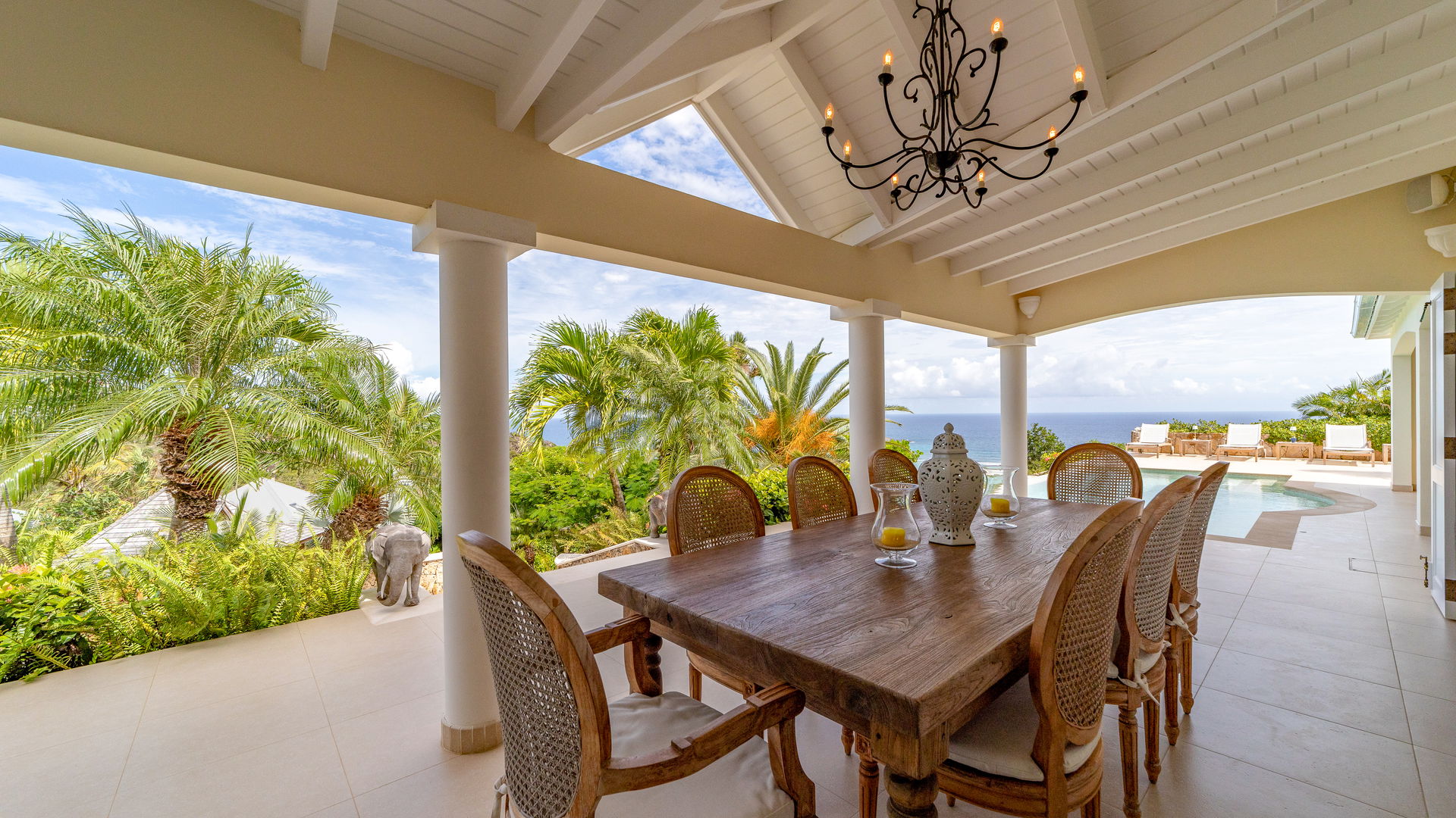 KITCHEN & DINING AREA