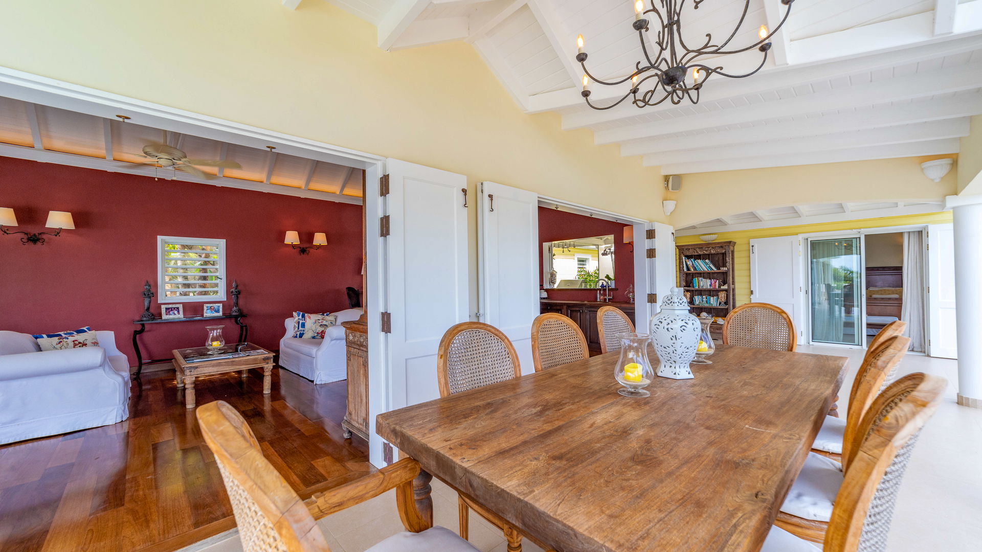 KITCHEN & DINING AREA