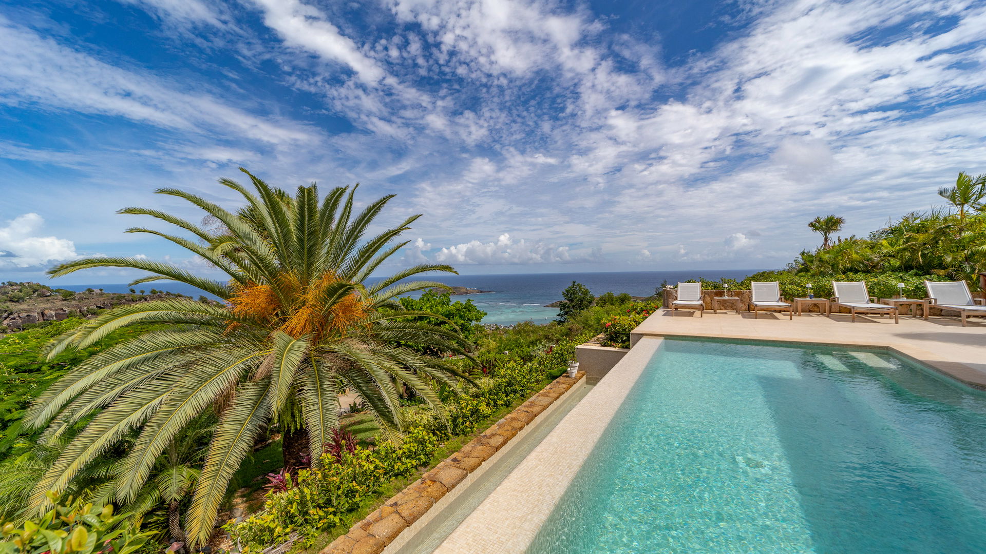 POOL & TERRACE