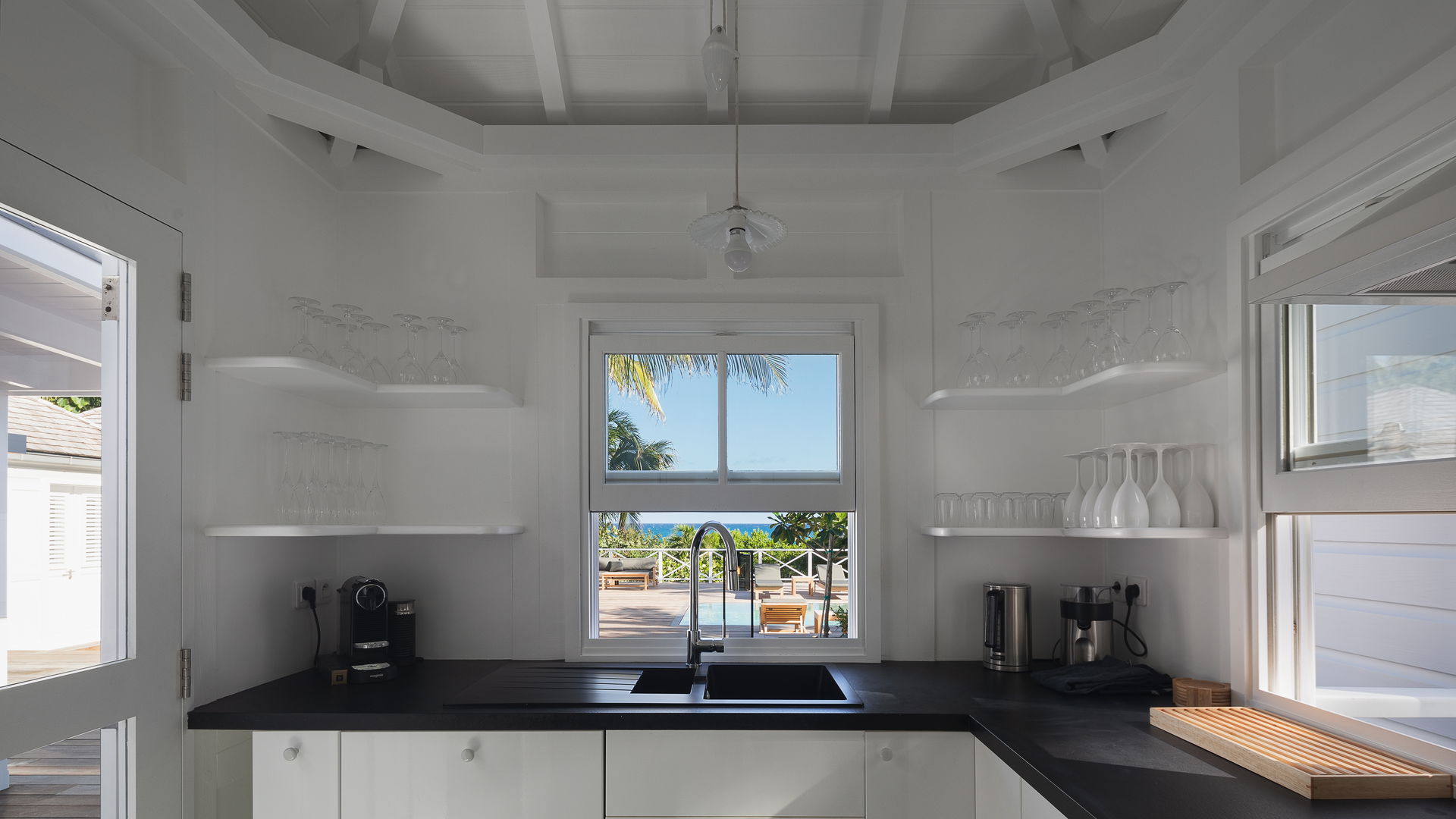 KITCHEN & DINING AREA