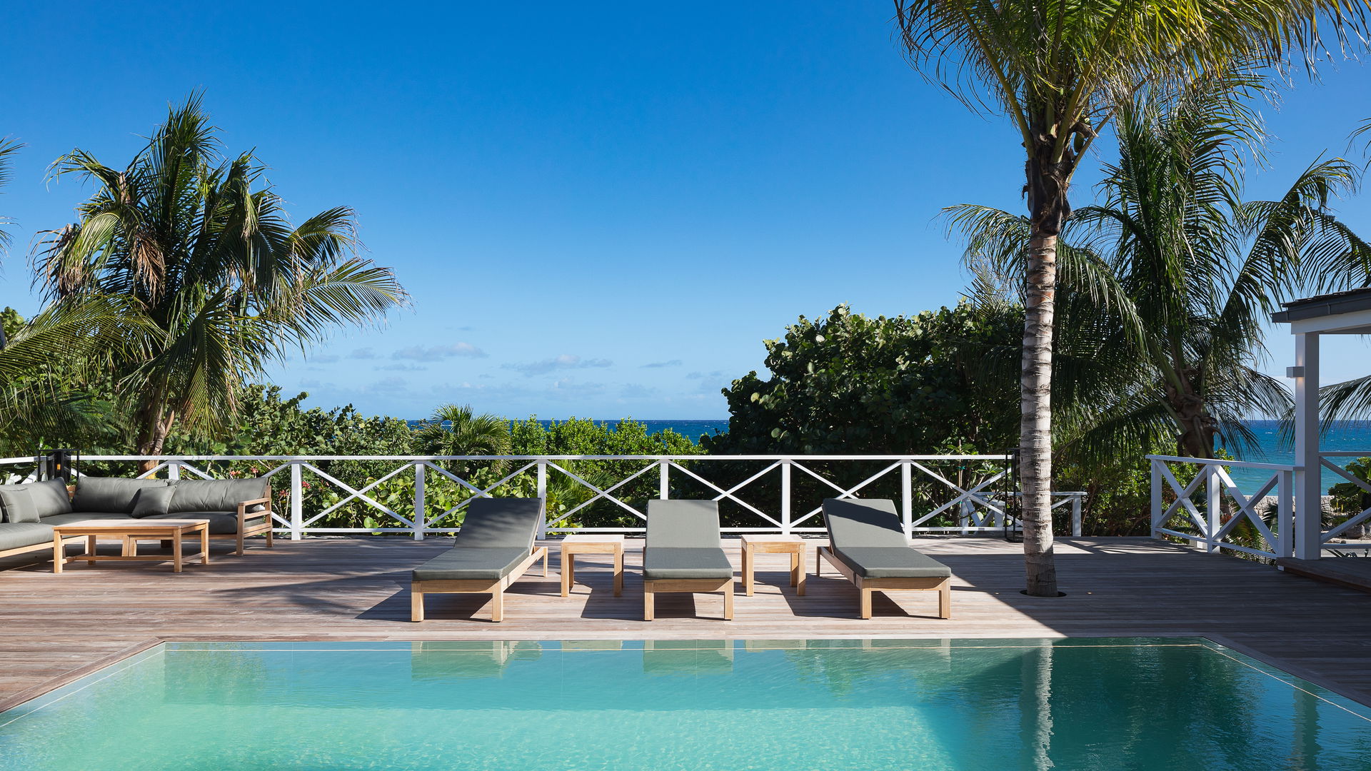 POOL & TERRACE