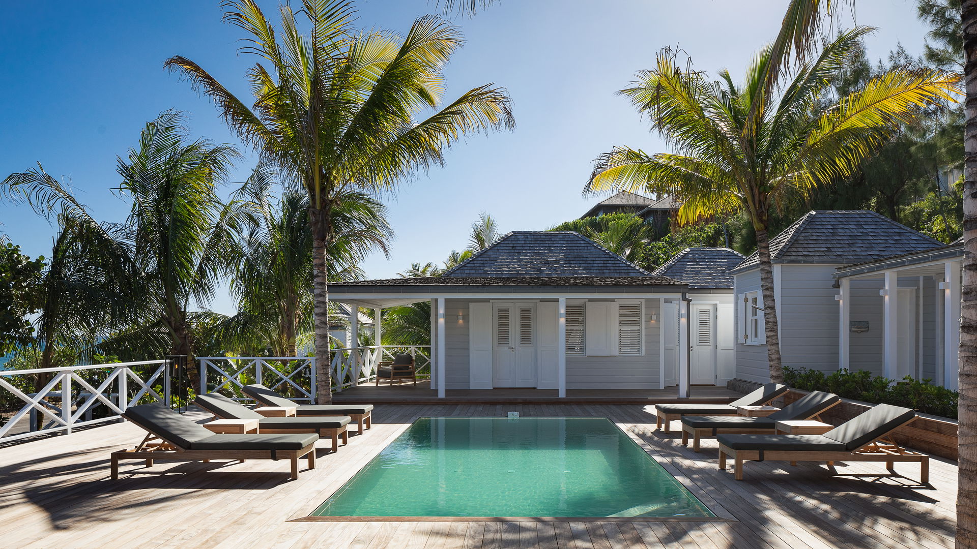 POOL & TERRACE