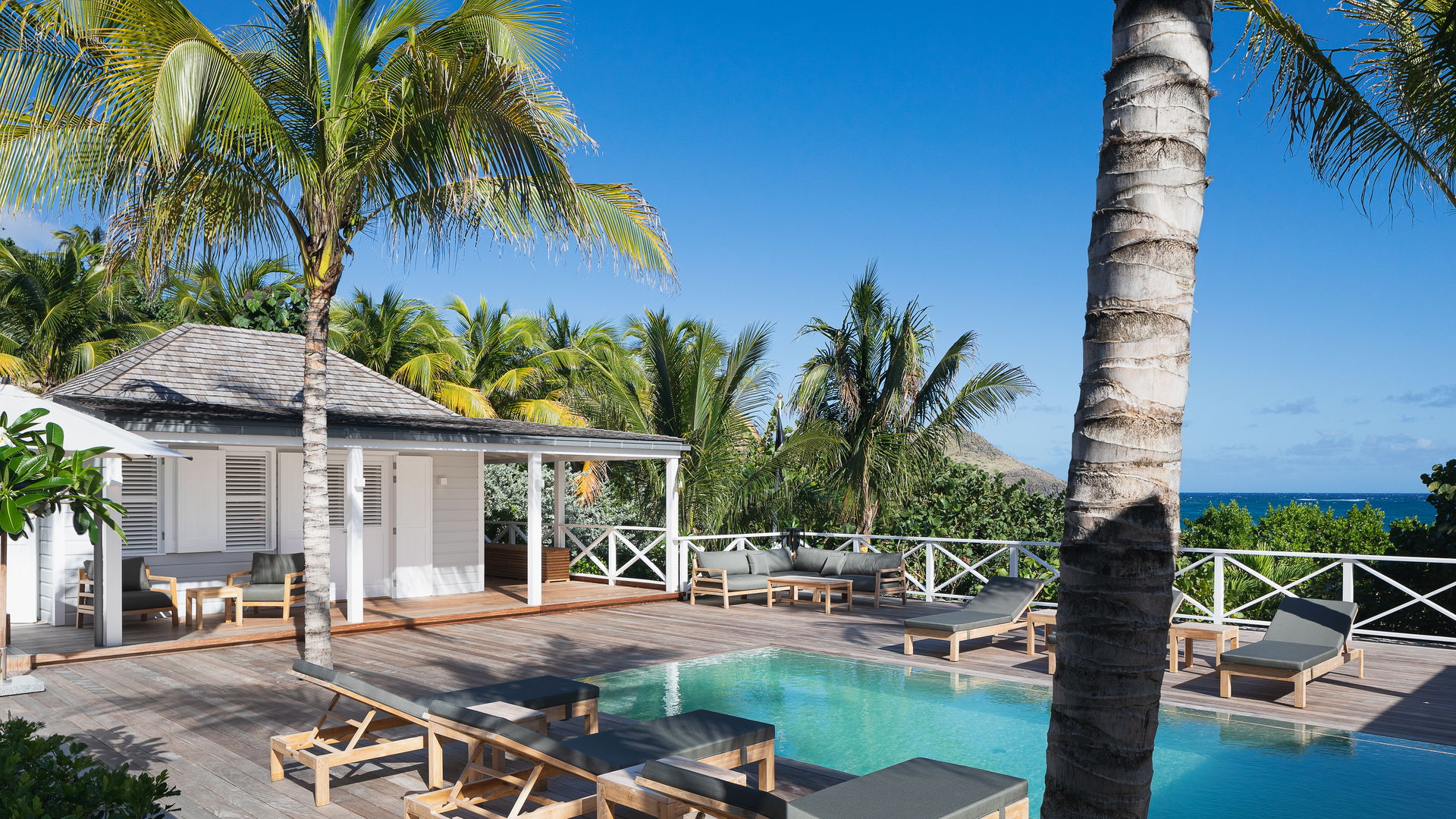 POOL & TERRACE