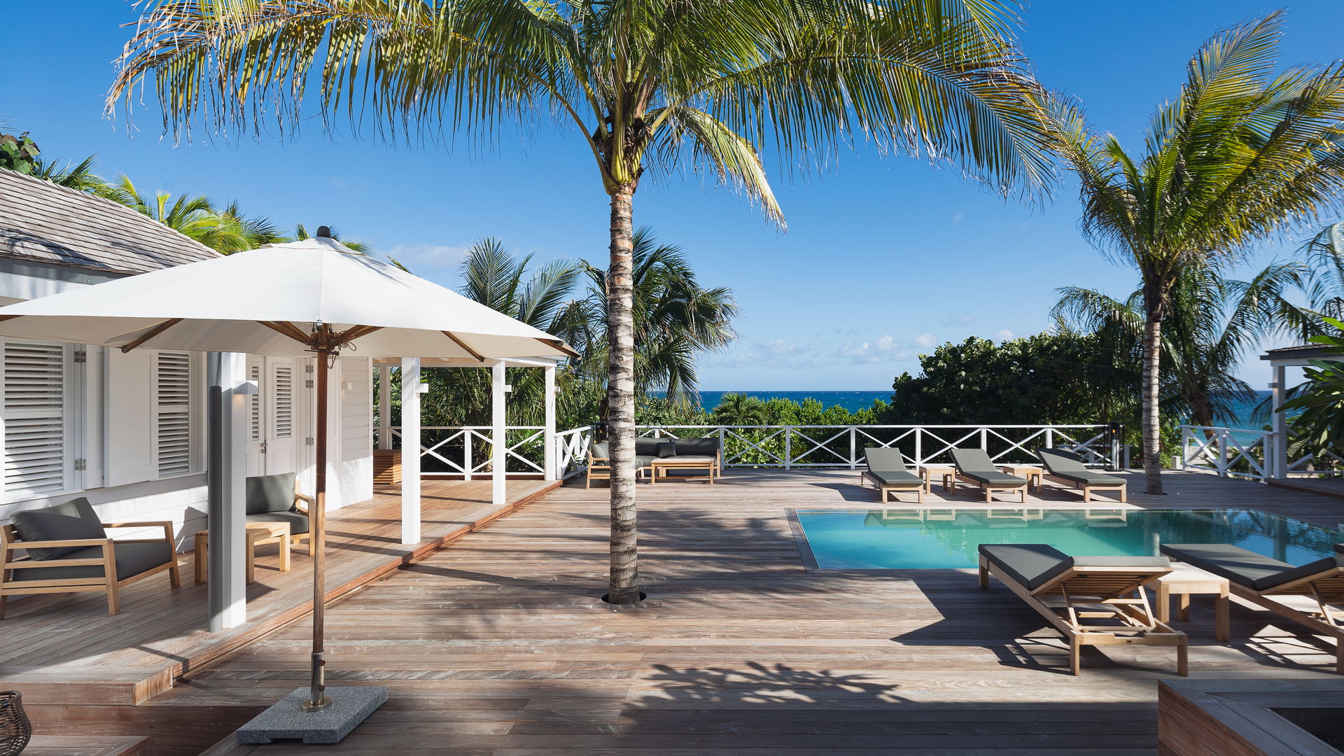 POOL & TERRACE