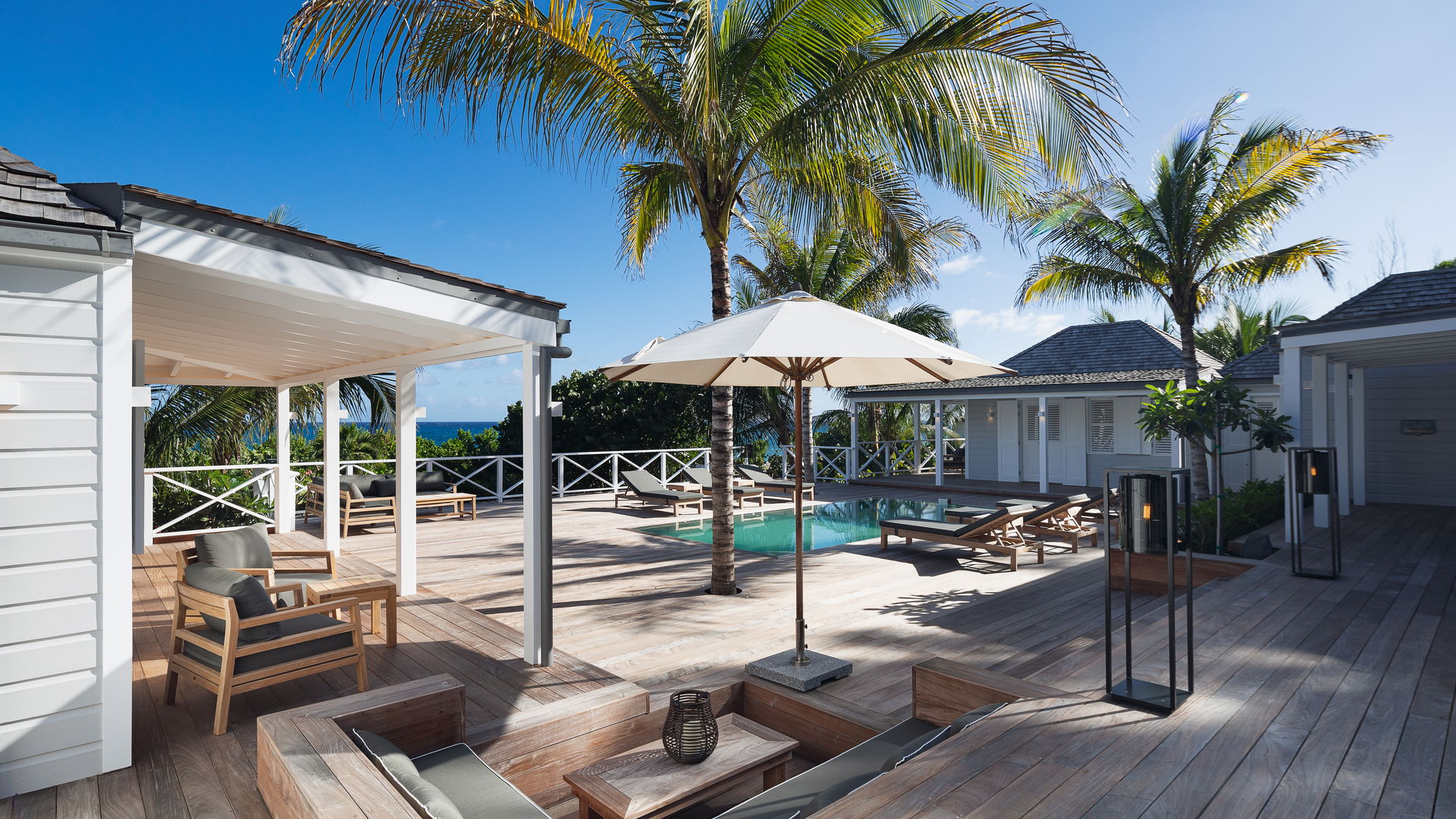 POOL & TERRACE