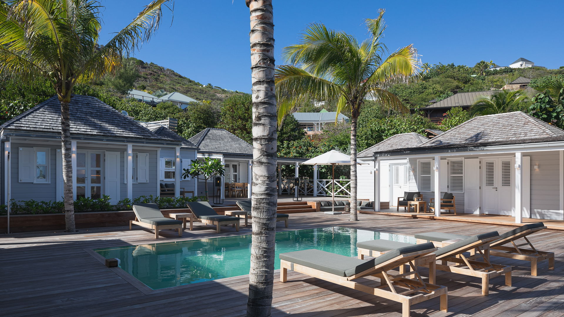 POOL & TERRACE