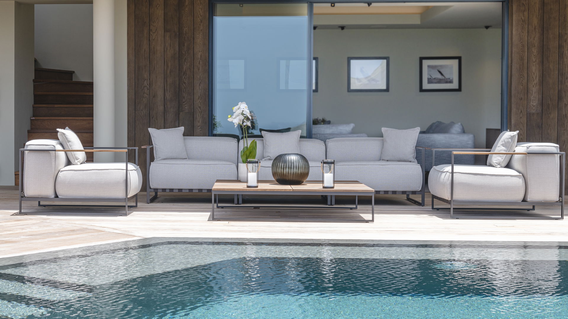 POOL & TERRACE