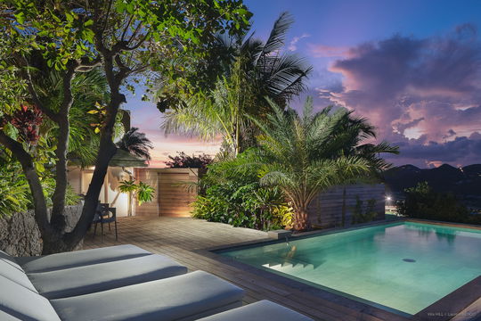 VILLA HILL BY NIGHT 1
