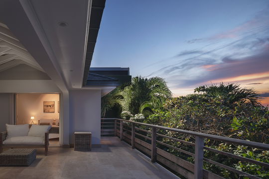 VILLA HILL BY NIGHT 3