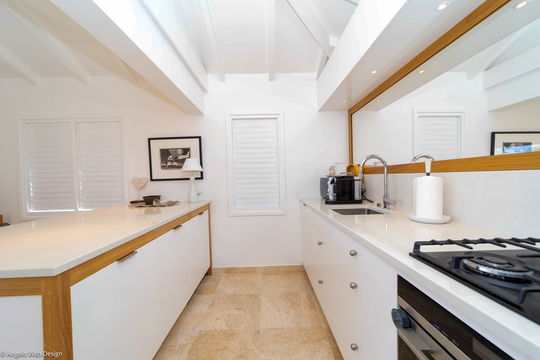 VILLA HILL KITCHEN & DINING AREAS 3