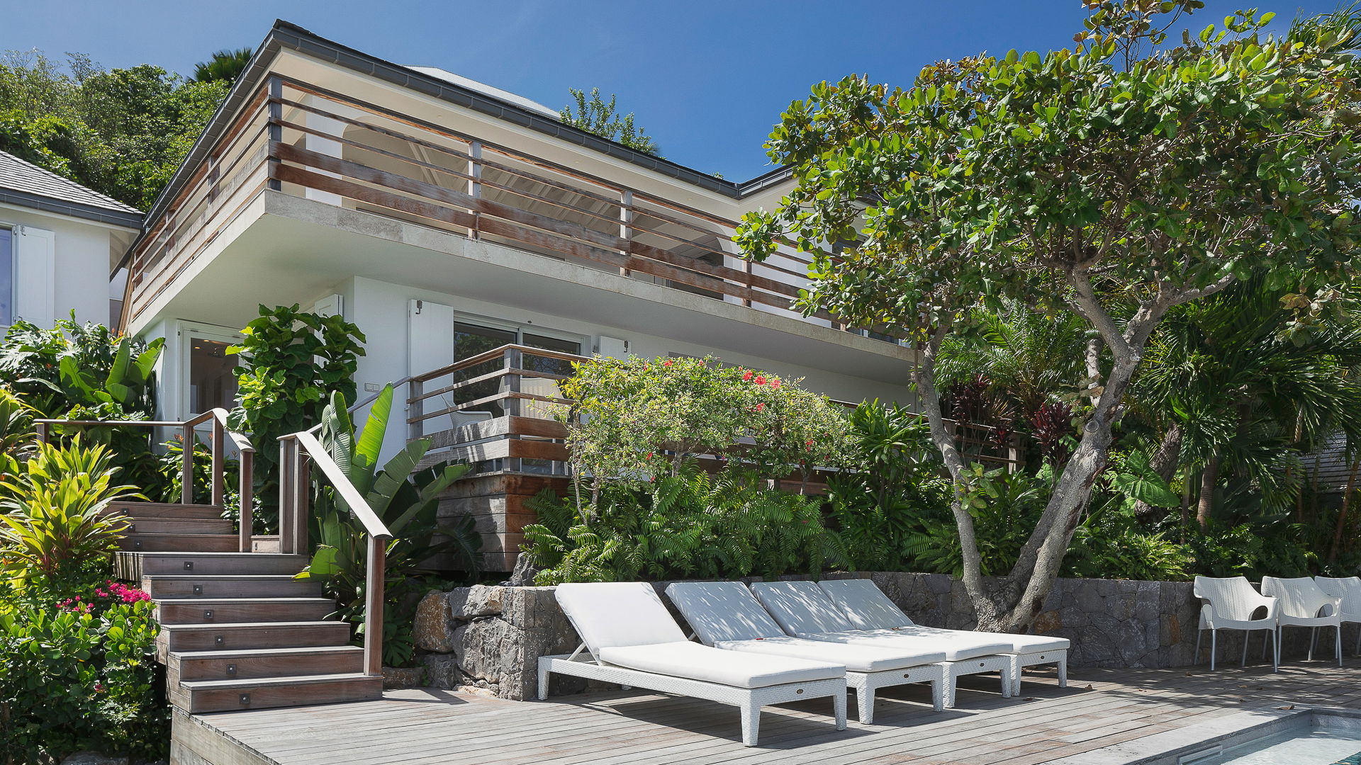 POOL & TERRACE