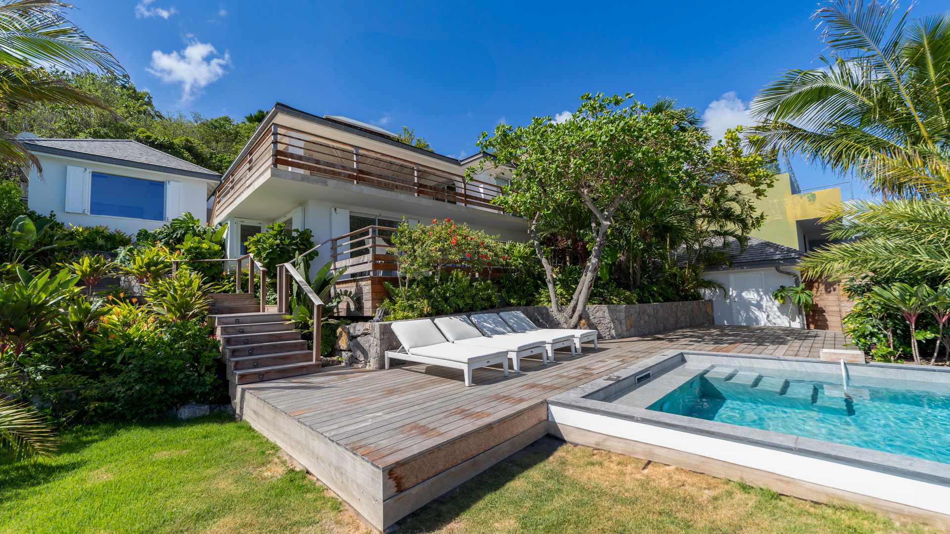POOL & TERRACE