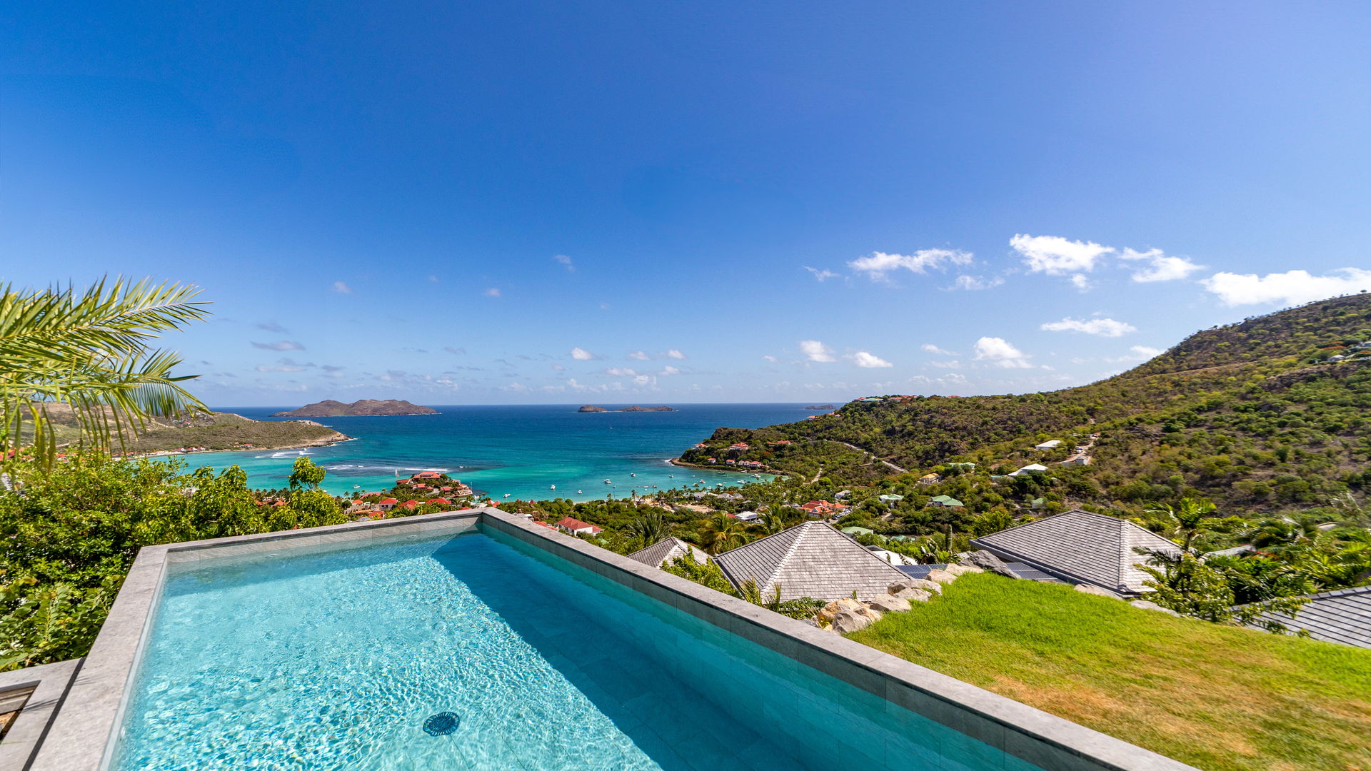 POOL & TERRACE