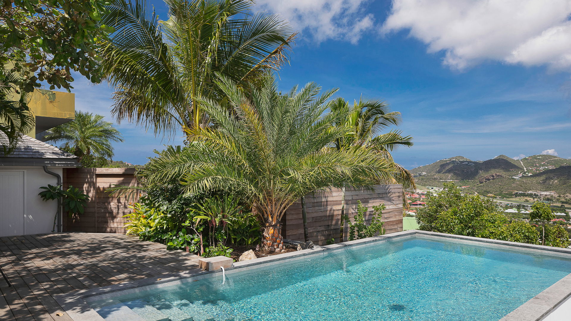 POOL & TERRACE