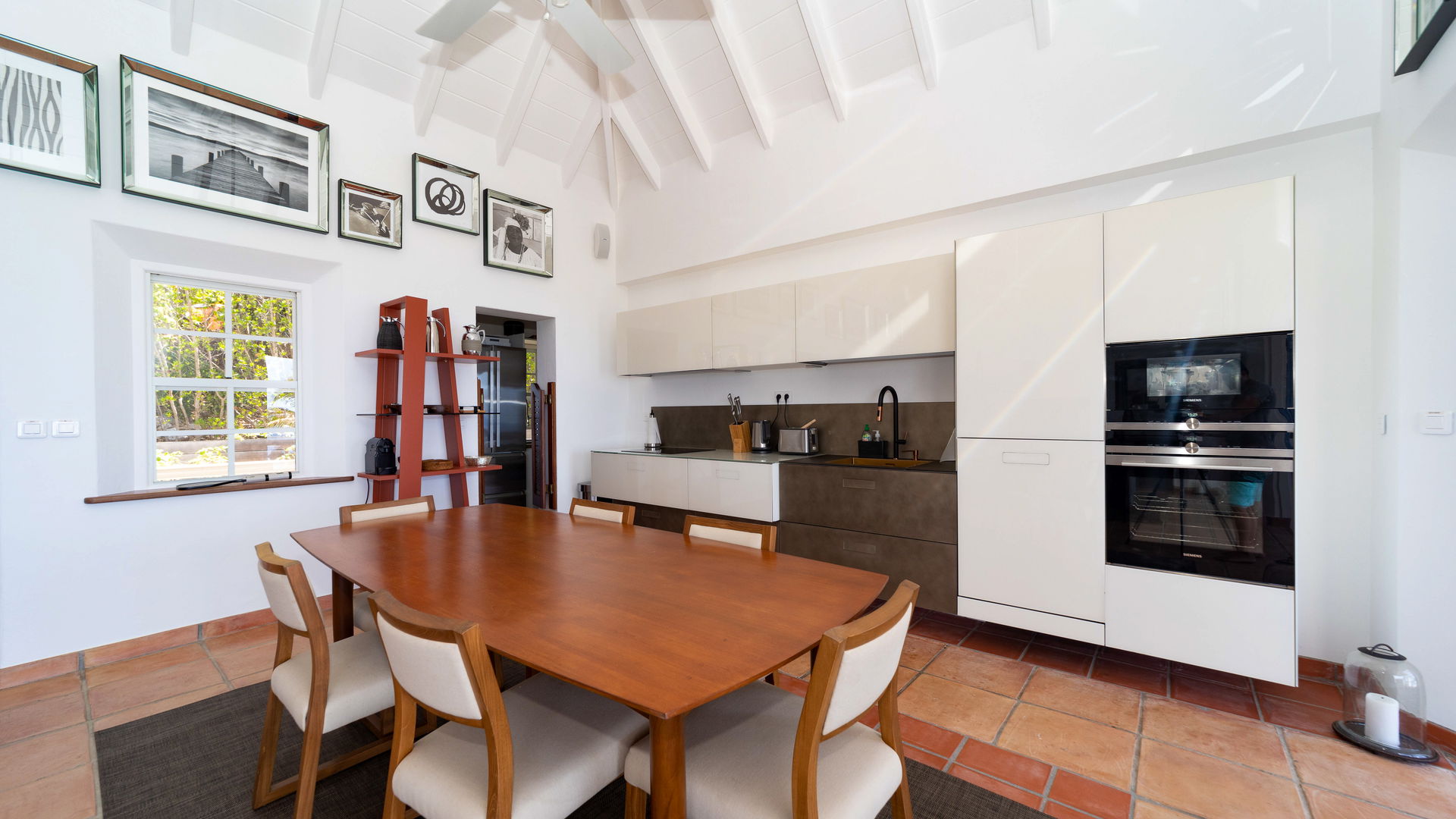 KITCHEN & DINING AREA