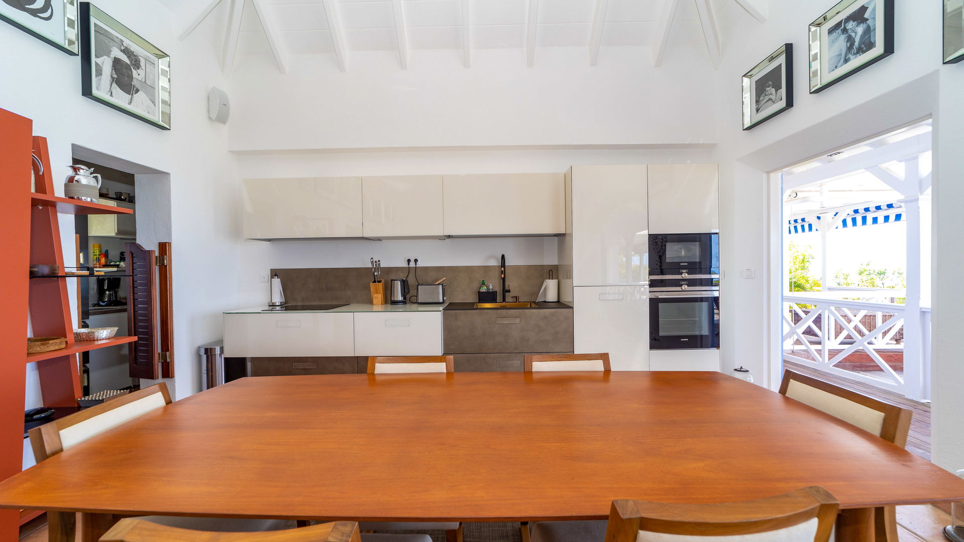 KITCHEN & DINING AREA