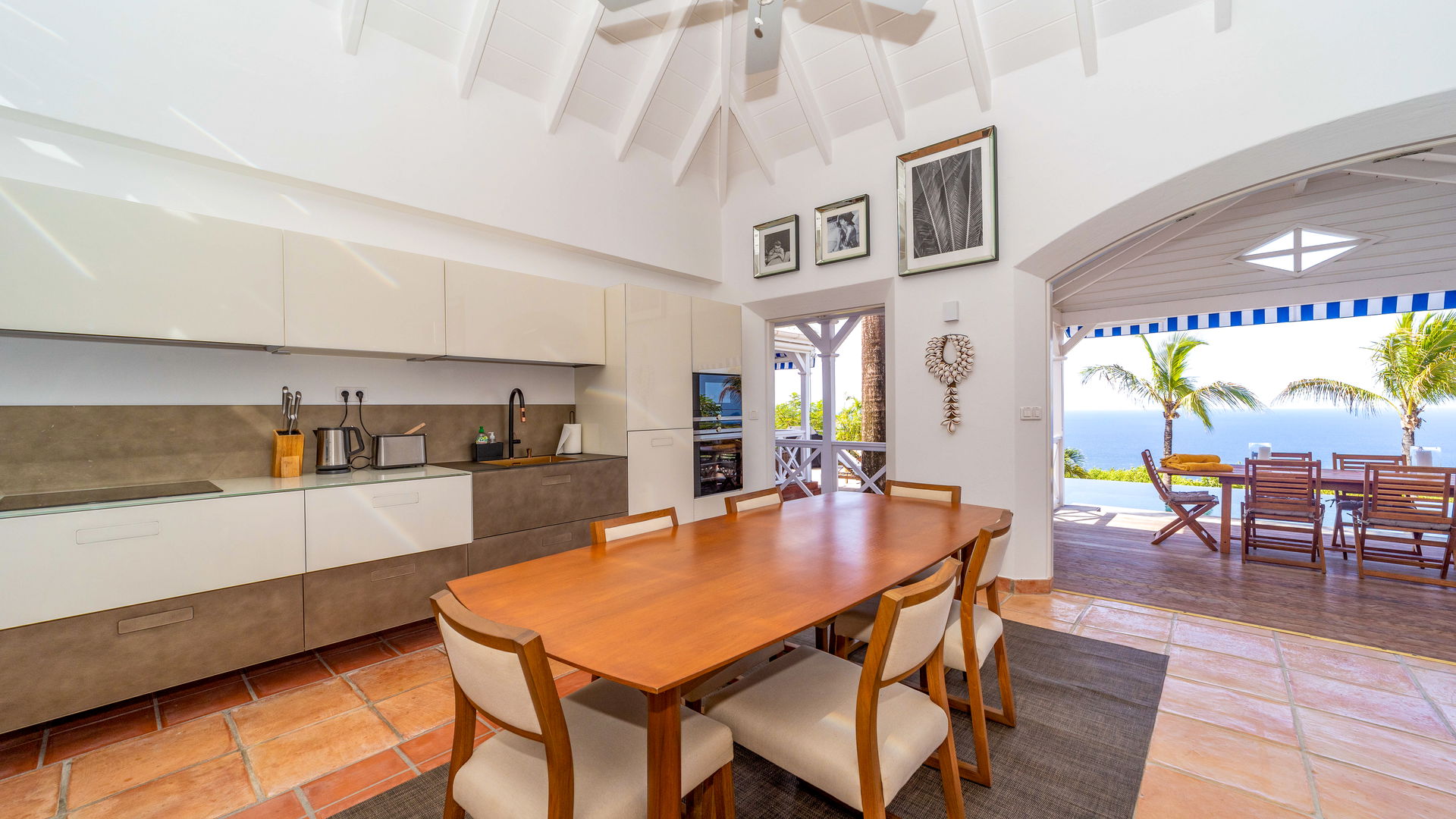 KITCHEN & DINING AREA