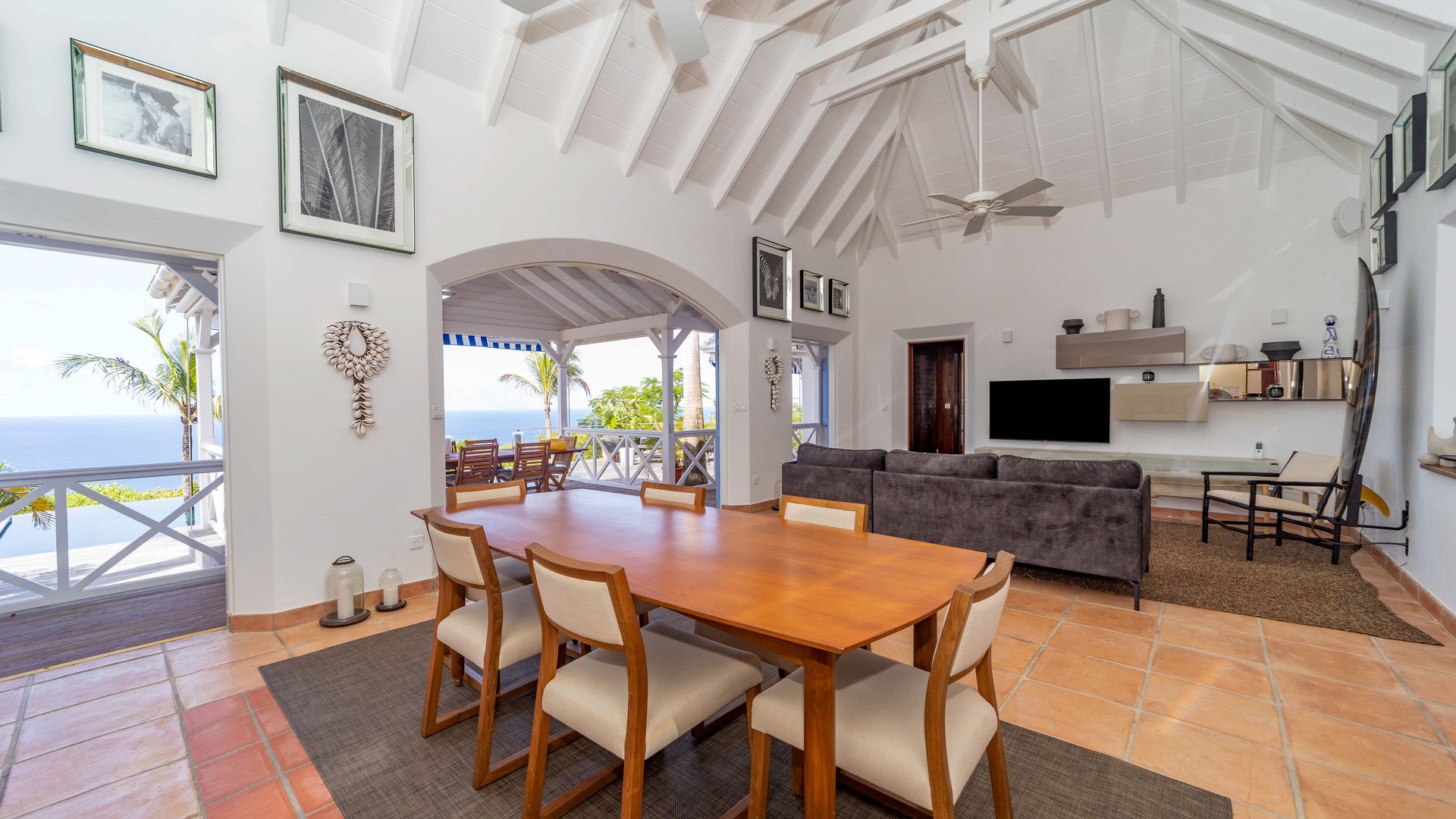 KITCHEN & DINING AREA