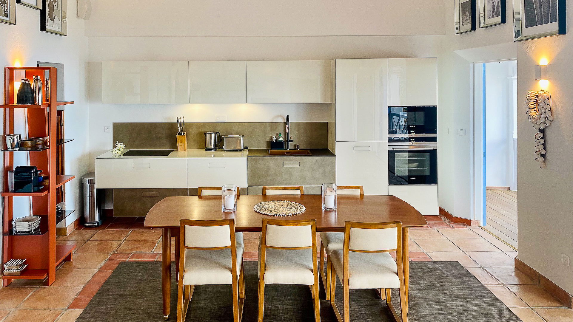 KITCHEN & DINING AREA