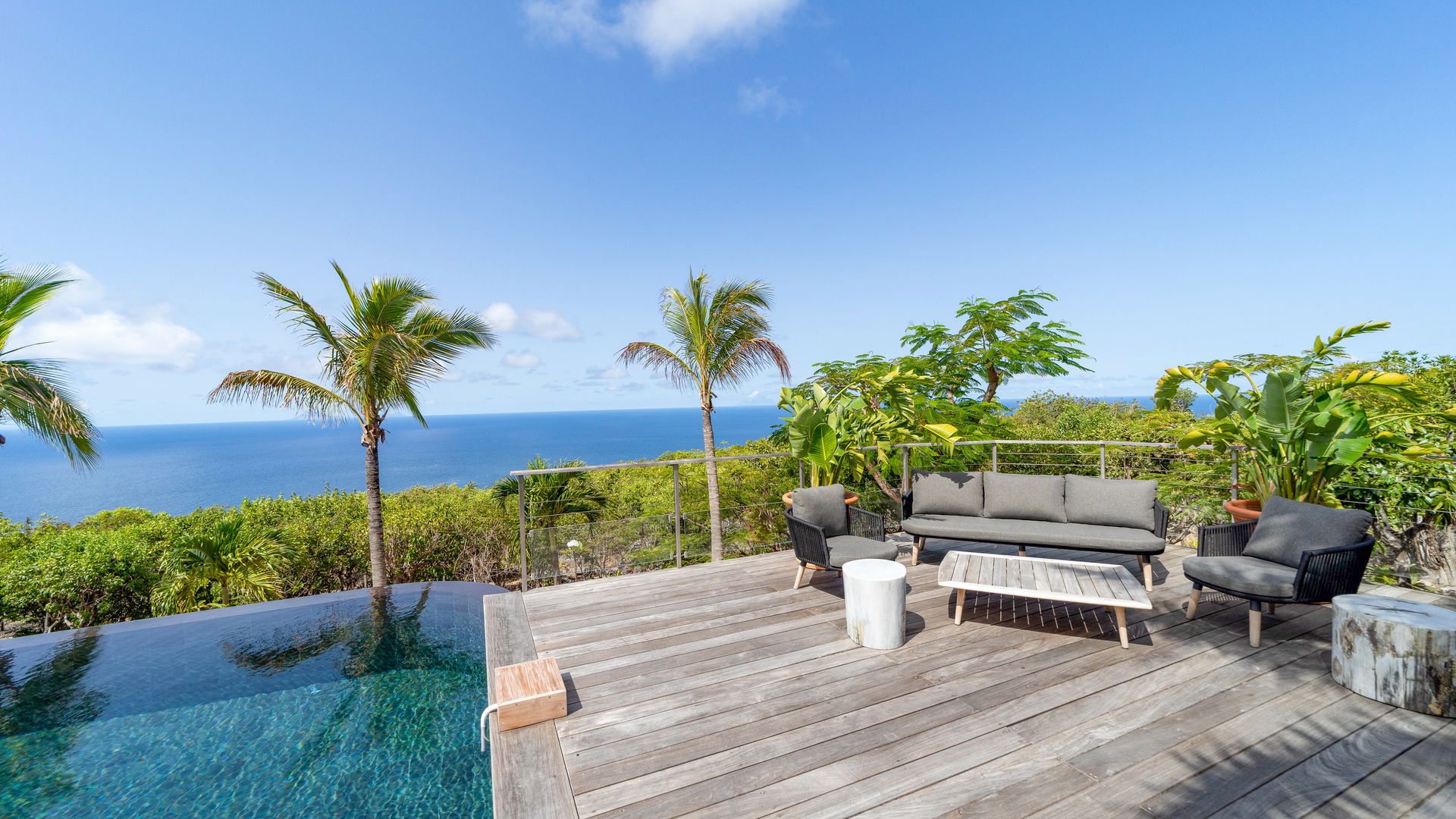 POOL & TERRACE
