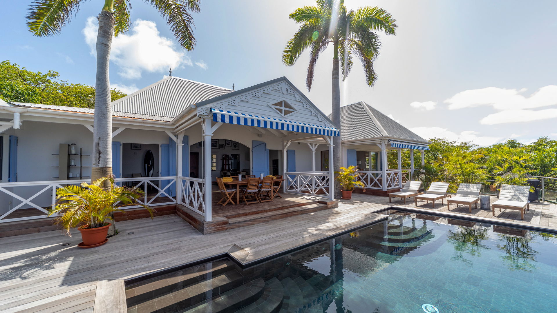 POOL & TERRACE