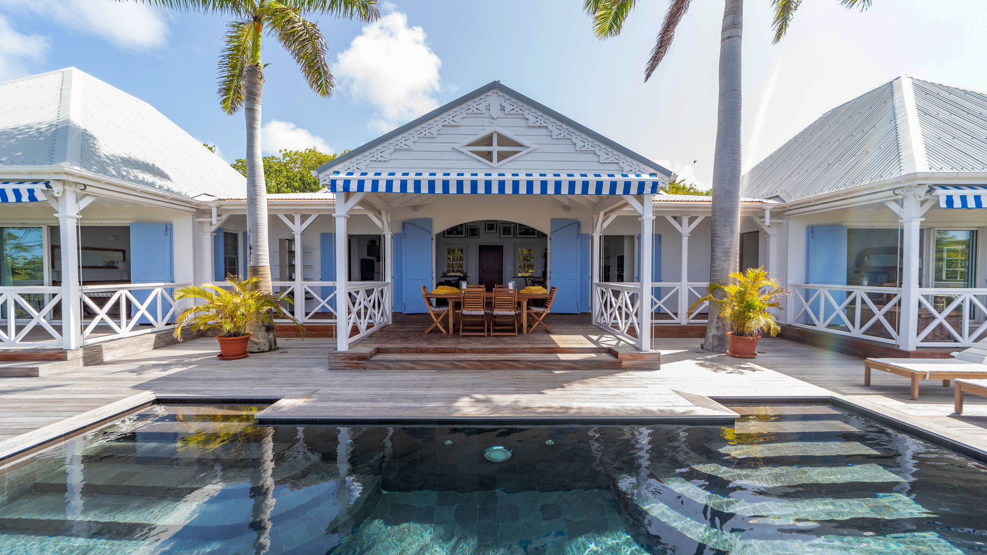 POOL & TERRACE