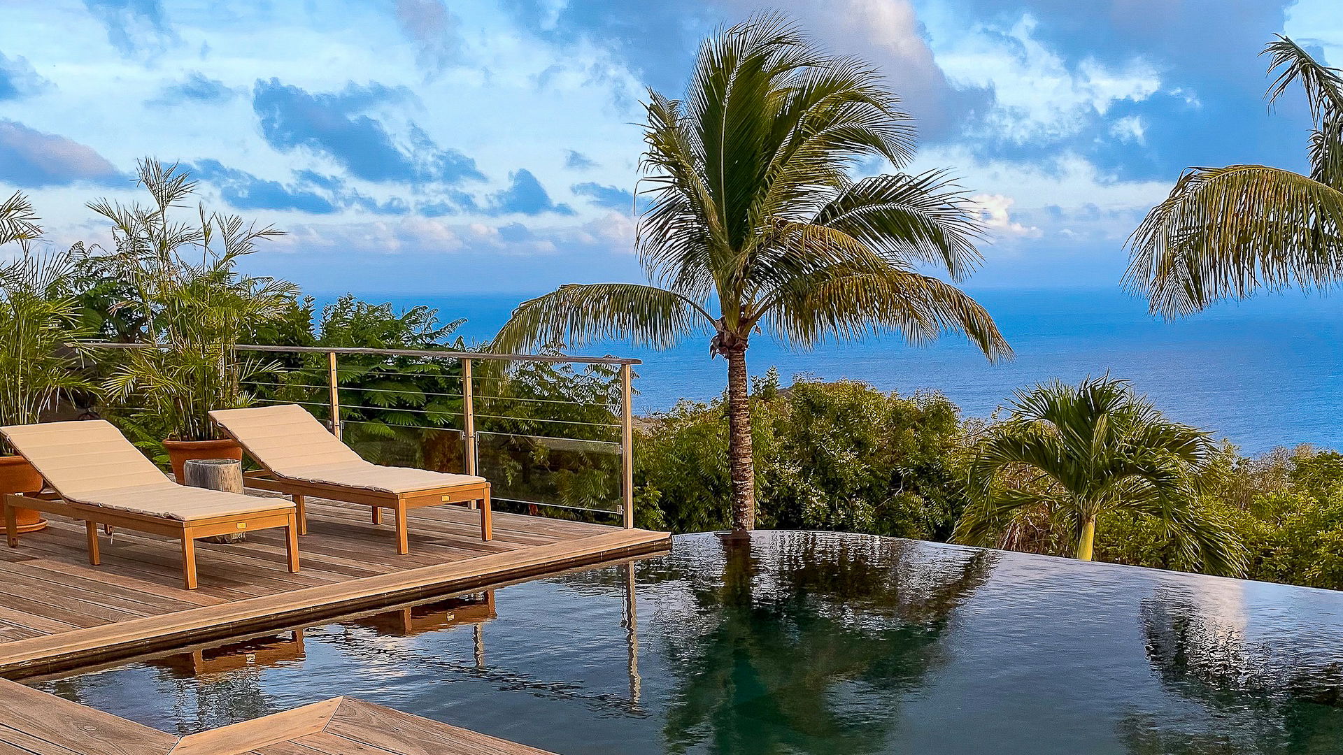 POOL & TERRACE