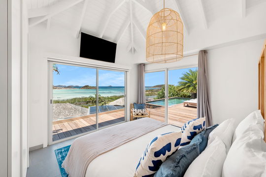 VILLA ESSENIA BEDROOM1 2