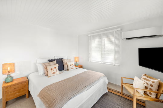 VILLA ESSENIA BEDROOM2 2
