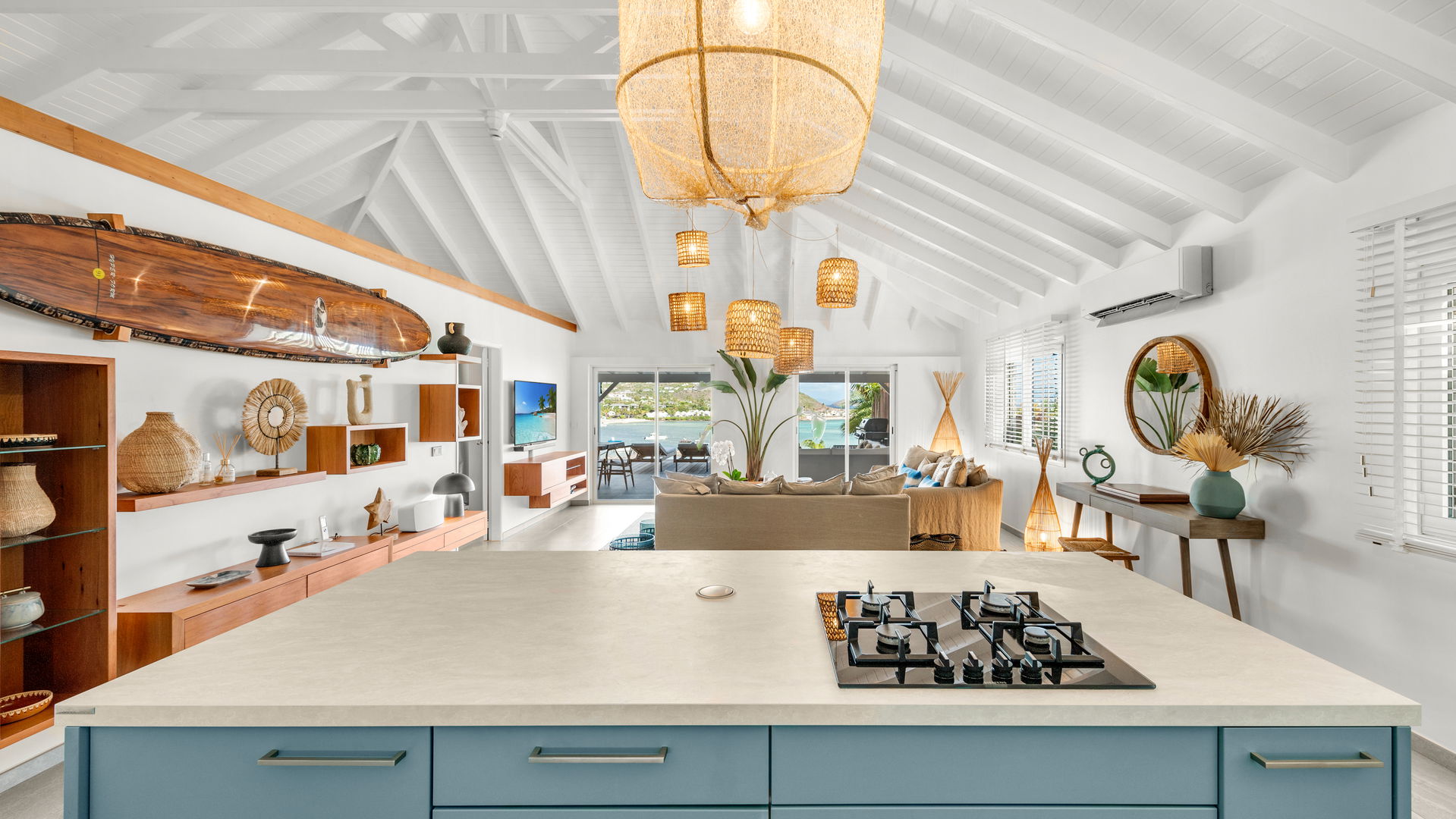 KITCHEN & DINING AREA