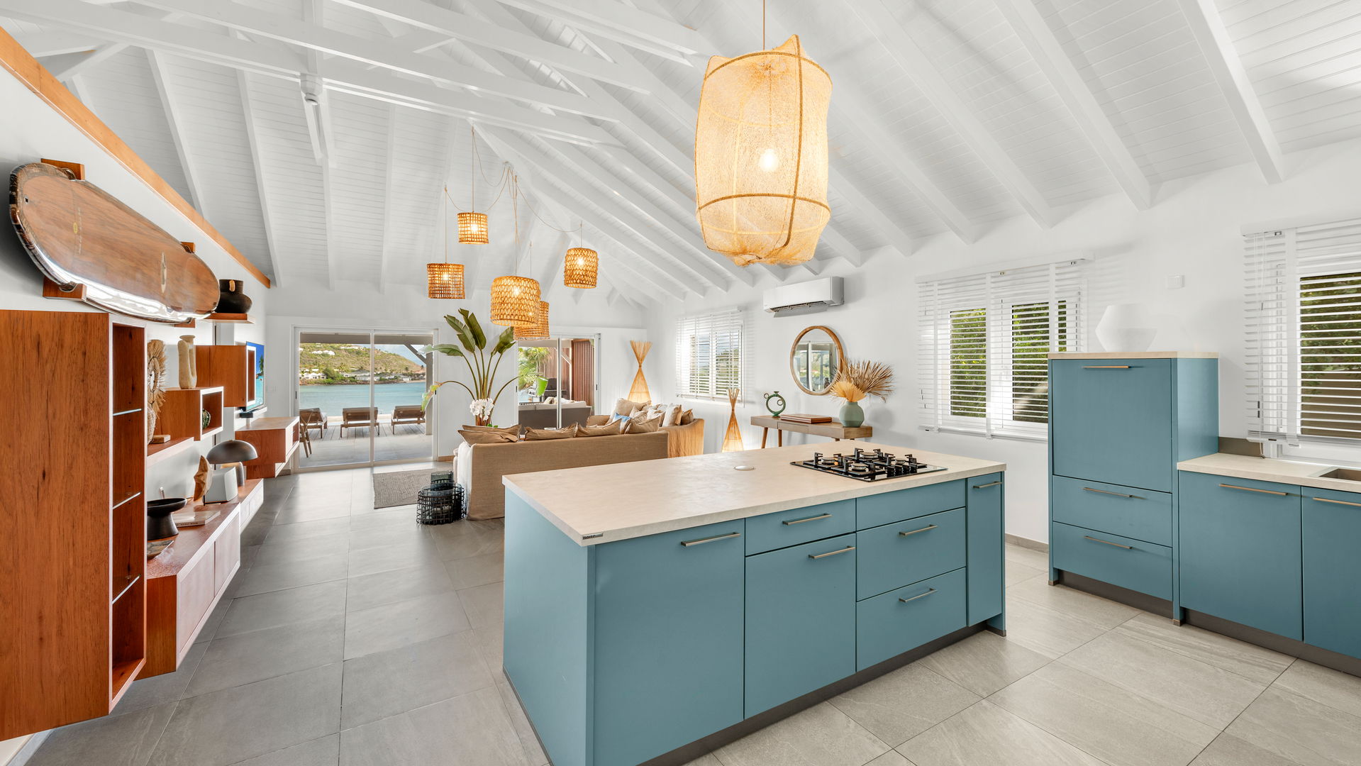 KITCHEN & DINING AREA