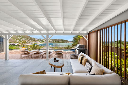 VILLA ESSENIA OUTDOOR LOUNGE 1