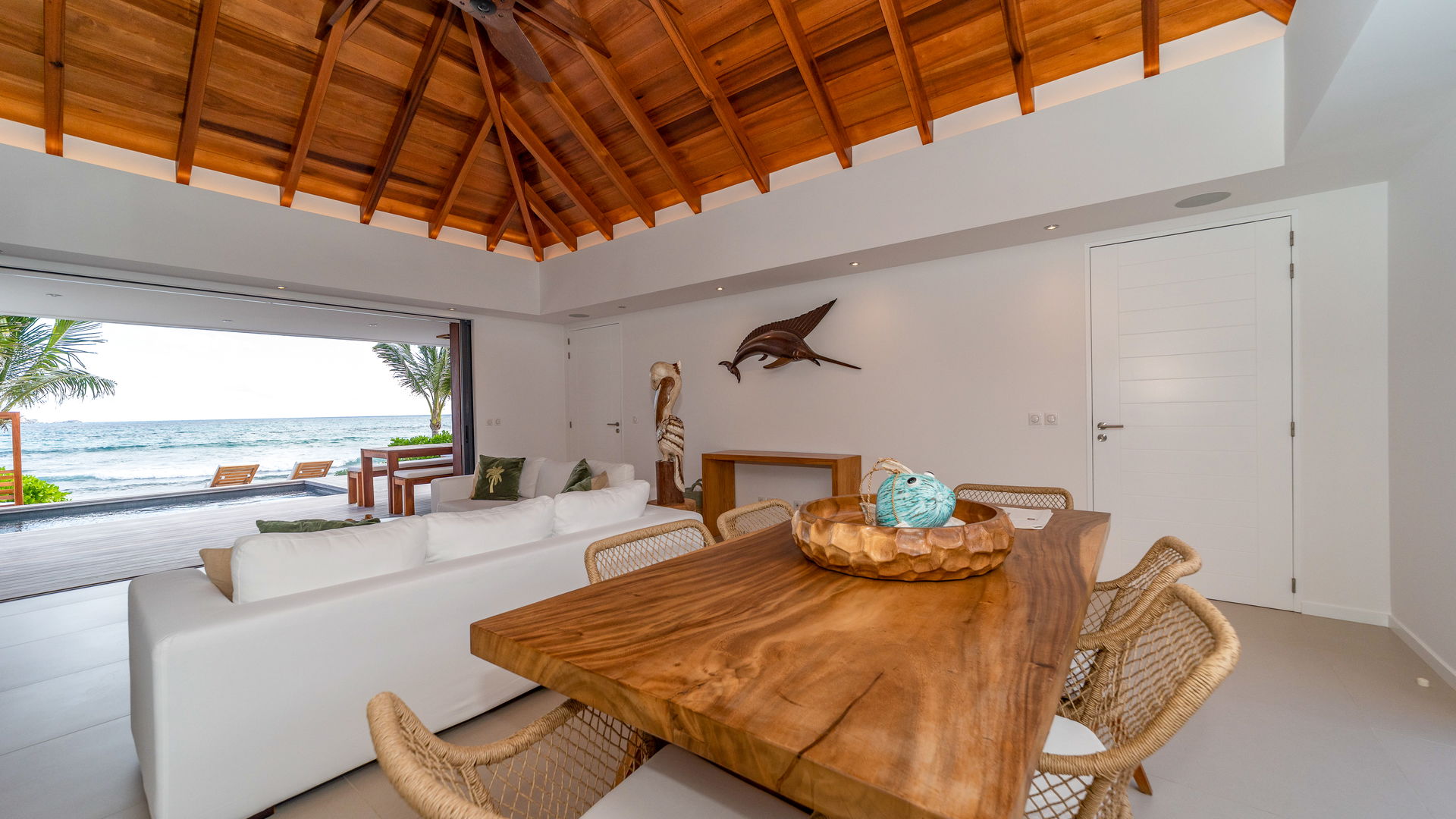 KITCHEN & DINING AREA