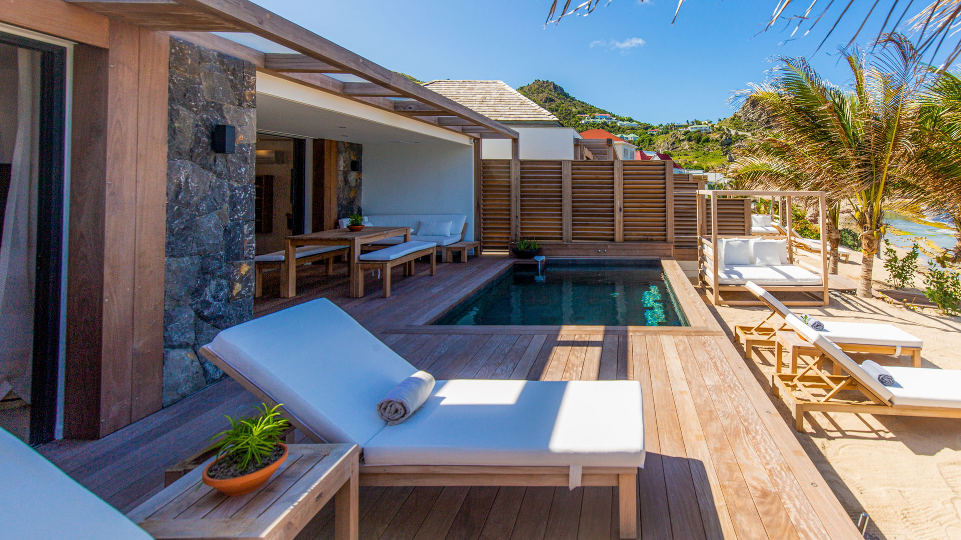 POOL & TERRACE