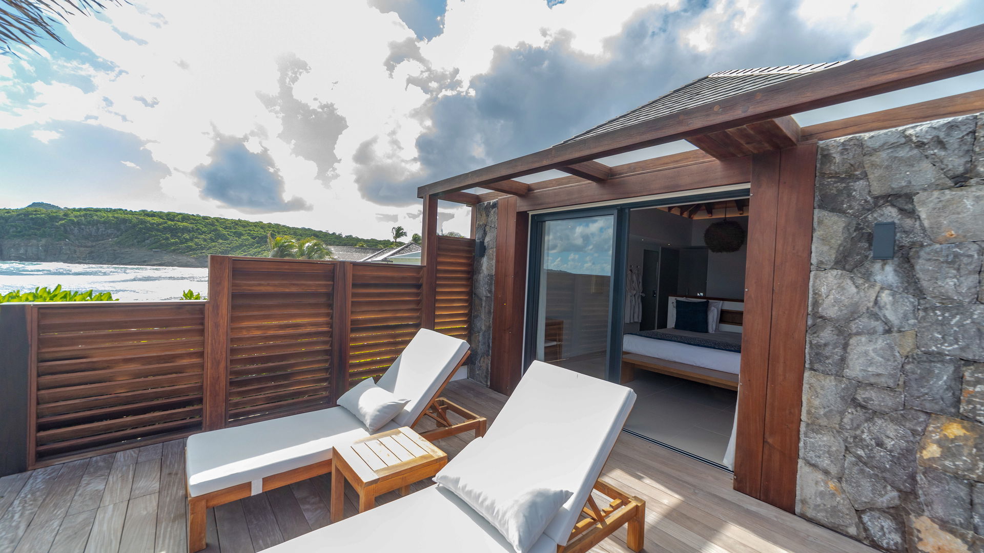 POOL & TERRACE