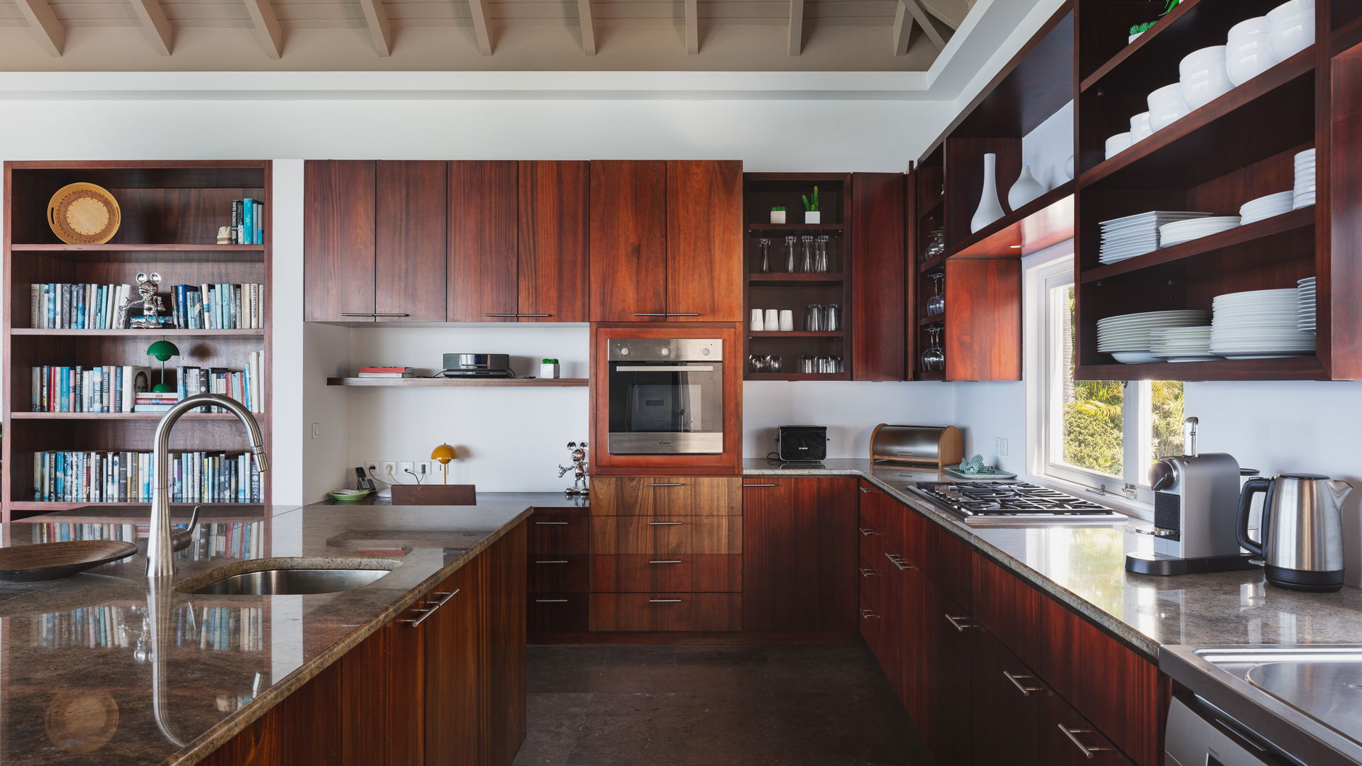 KITCHEN & DINING AREA