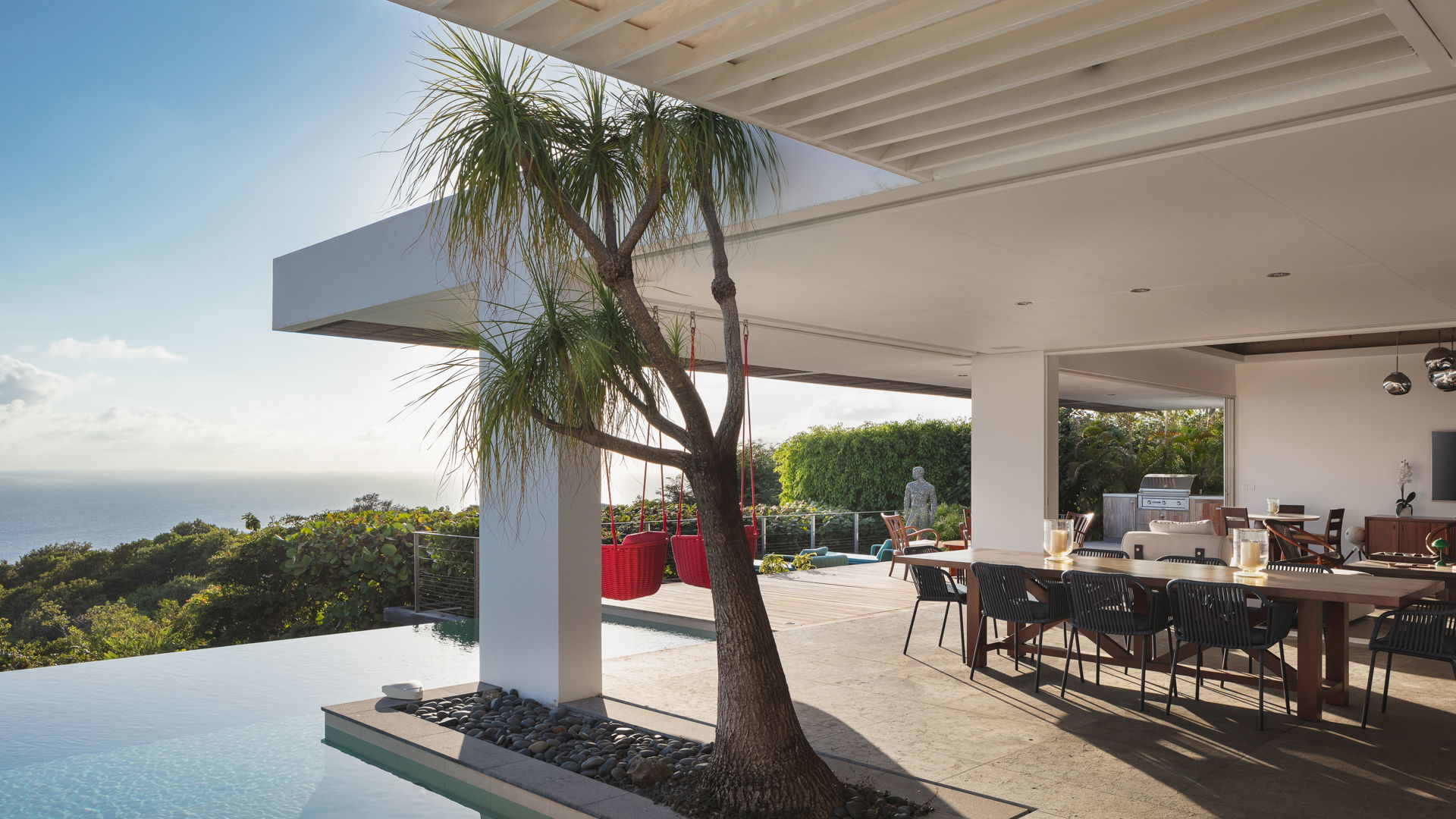 POOL & TERRACE